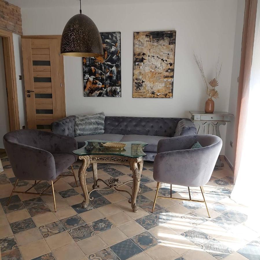 Dr Becsey Luxury Apartman Bekescsaba Esterno foto